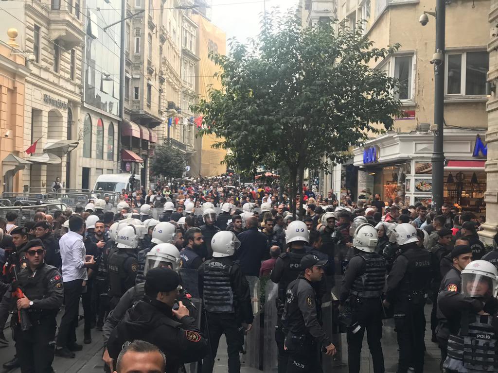 İstiklal Caddesi&#8217;nde &#8220;İnsanlık yürüyüşü&#8221;: 121 gözaltı