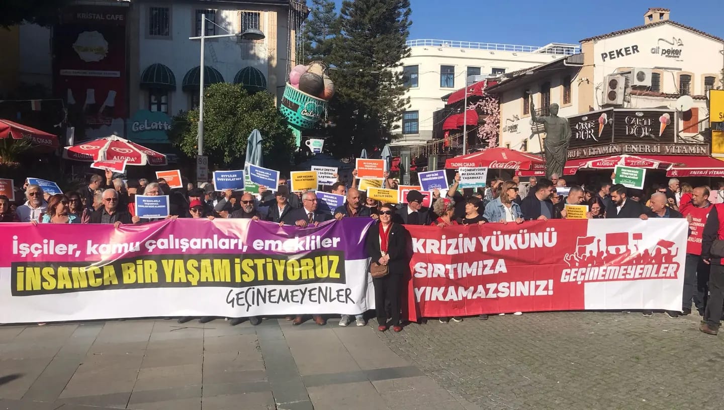 Geçinemeyenler Antalya&#8217;da eylemdeydi: &#8220;Krizin yükünü halkın sırtına yıkamazsınız&#8221;