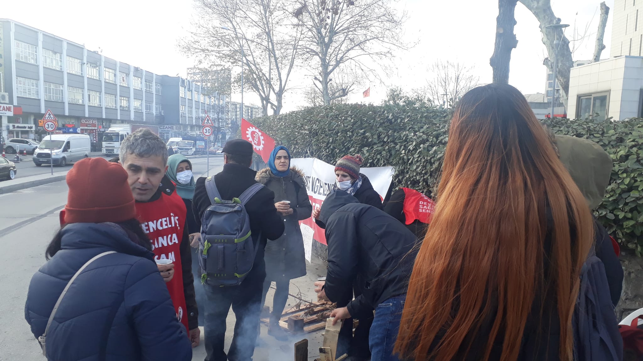 Koç Üniversitesi Hastanesi’nde direniş 13. gününde: #KoçtaDirenişKazanacak
