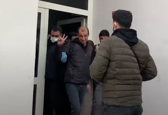 Kürtlere demokratik siyaset yasağı: Polis DBP binalarını bastı, Eş Başkan Keskin Bayındır evinden gözaltına alındı