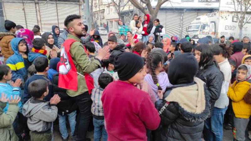 Antep&#8217;de arama kurtarma çalışmalarına katılan SGDF üyesi Umut Polat, &#8220;Erdoğan&#8217;a hakaret&#8221; iddiasıyla tutuklandı