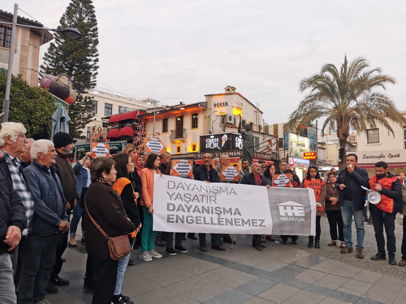 Hatay&#8217;da Sevgi Parkı&#8217;nın tahliye girişimine karşı Antalya&#8217;da eylem: &#8220;Dayanışma yaşatır, engellenemez!&#8221;