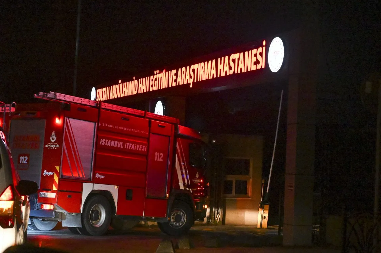 Sultan Abdülhamid Han Hastanesi&#8217;nde yangın: Bir hasta hayatını kaybetti