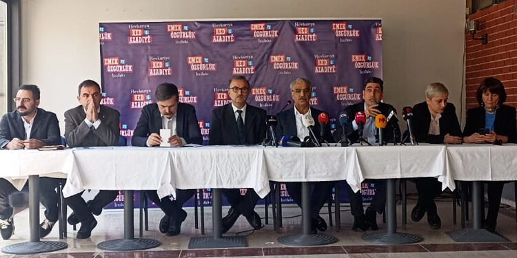 Emek ve Özgürlük İttifakı seçim bildirgesini açıkladı: TİP 49 ilde kendi listeleriyle seçime girecek