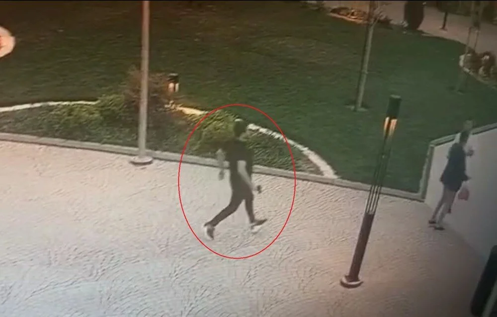 Yaptığı ameliyatla tıp literatürüne giren profesör, hasta yakınları tarafından darbedildi, saldırganlar serbest bırakıldı