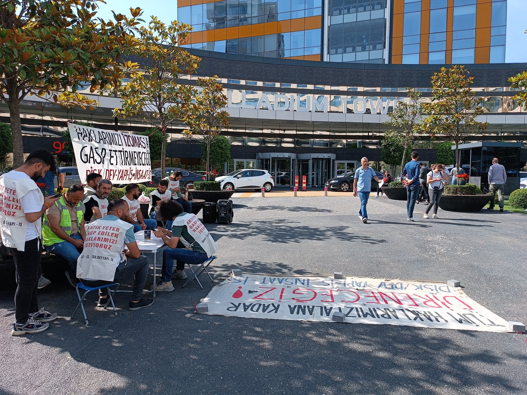 İnşaat işçileri direnişin beşinci gününde kazandıklarını duyurdu