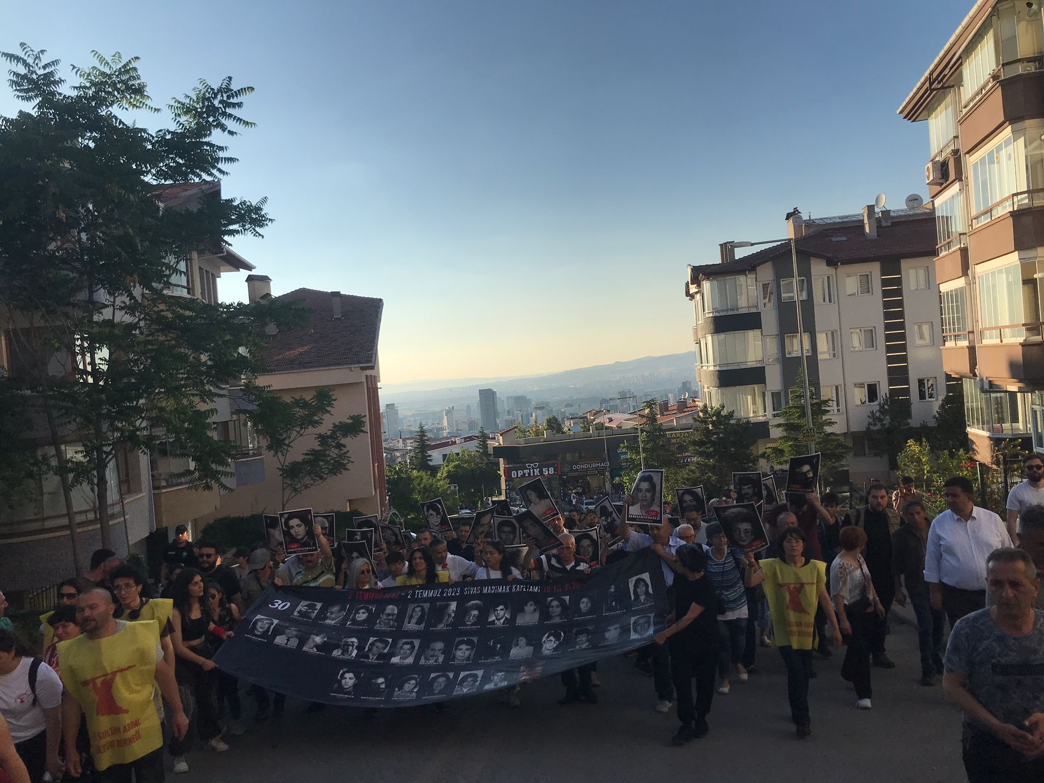 Dikmen&#8217;de Sivas Katliamı anması: Kitlesel yürüyüş ve 2 Temmuz Parkı&#8217;nda etkinlik
