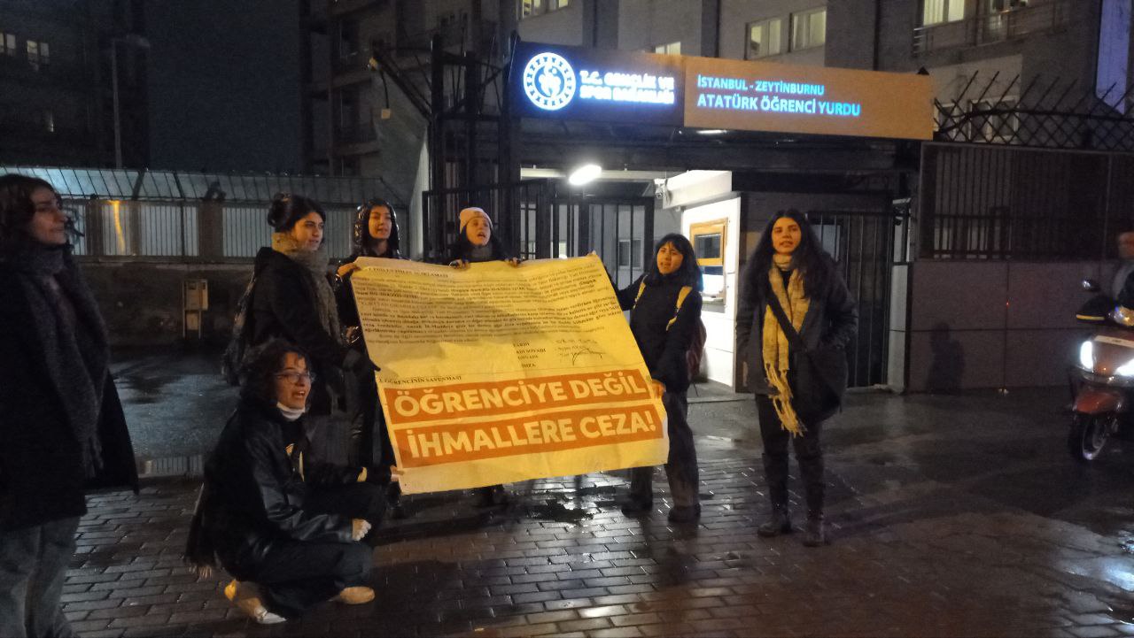 Yurtsuzlar, Cevizlibağ KYK Yurdu önünde bu kez &#8220;Öğrenciye değil ihmallere ceza&#8221; diyerek eylemdeydi