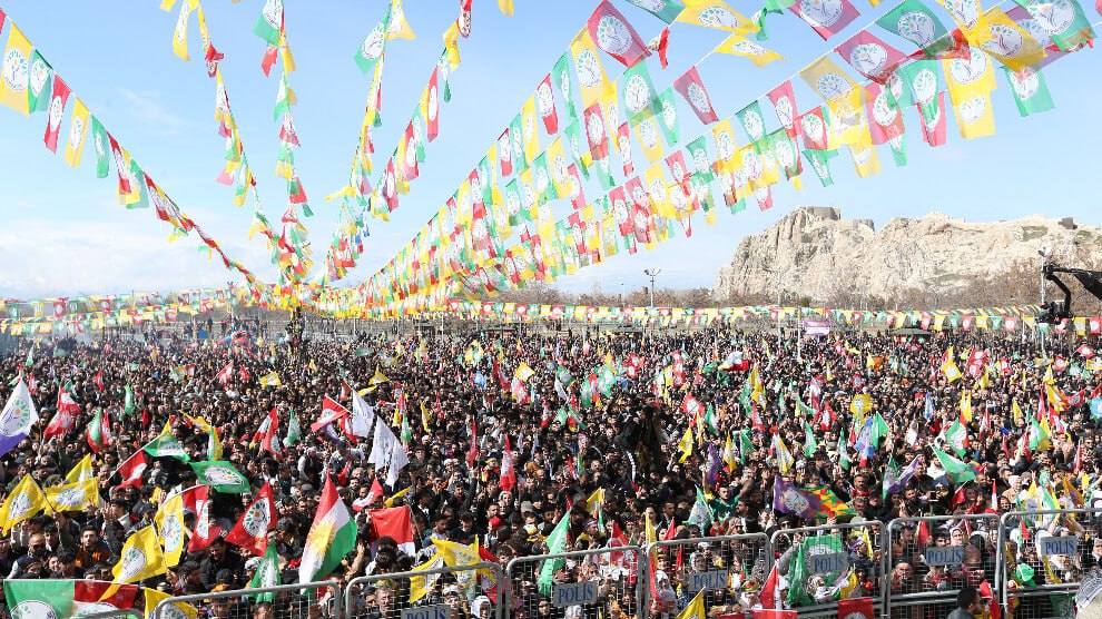 Türkiye’nin dört bir yanında Newroz ateşleri yandı