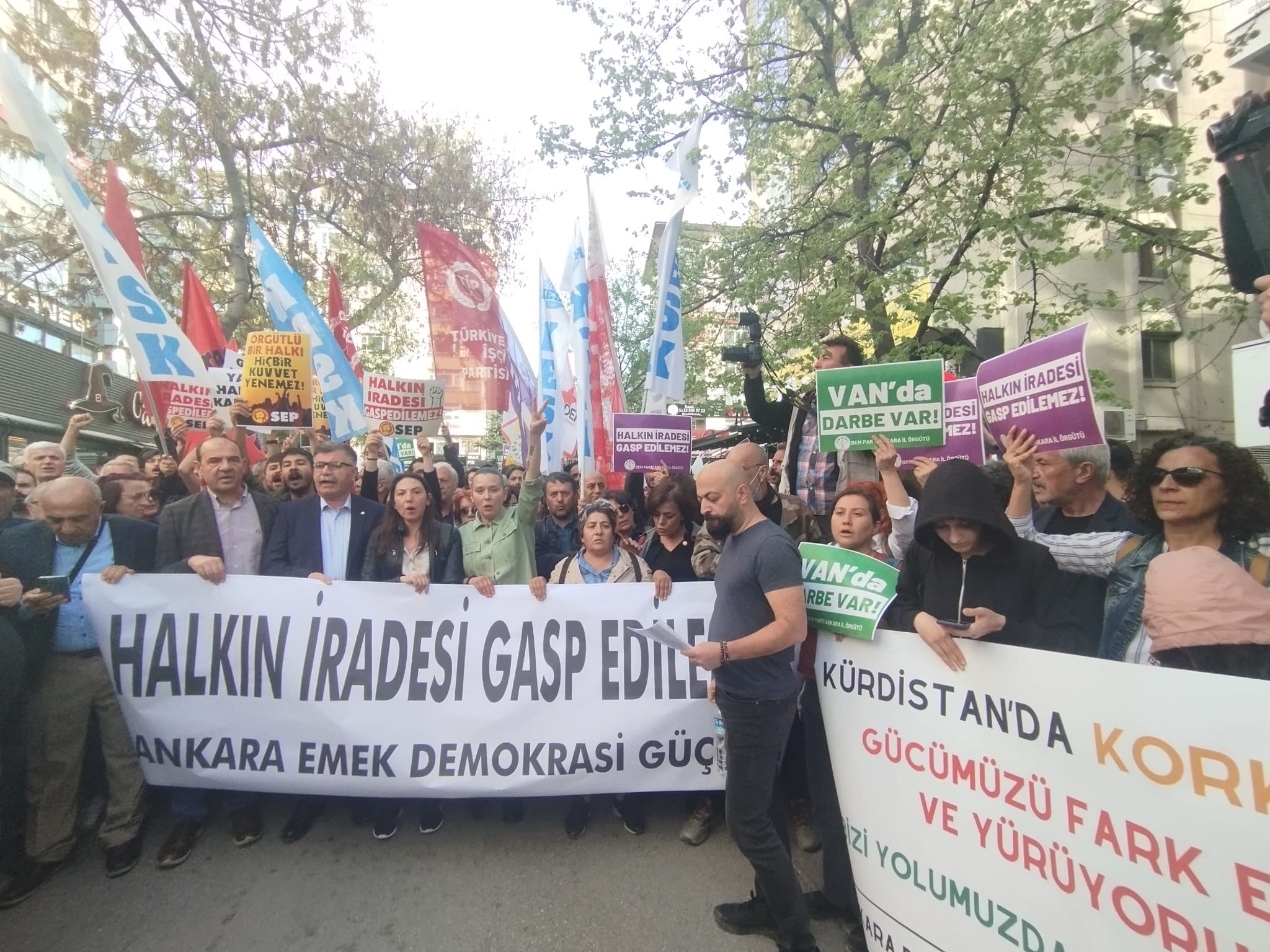 Ankara&#8217;da Van halkının iradesinin gasp edilmesine karşı eylem