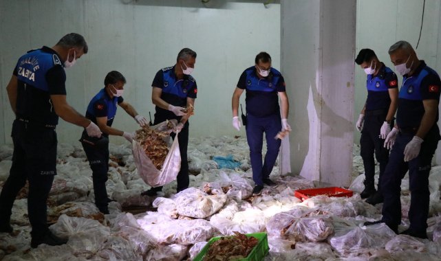 Urfa&#8217;da etiketsiz 10 ton tavuk ele geçirildi