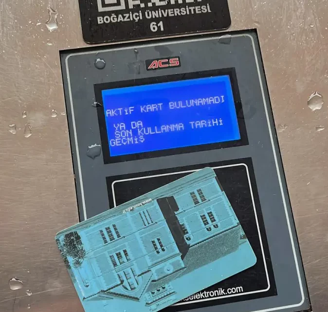 Boğaziçi Üniversitesi&#8217;nin kayyum rektörlük, İşgal Kafe eylemini başlatan öğrencileri okuldan uzaklaştırılmaya başladı