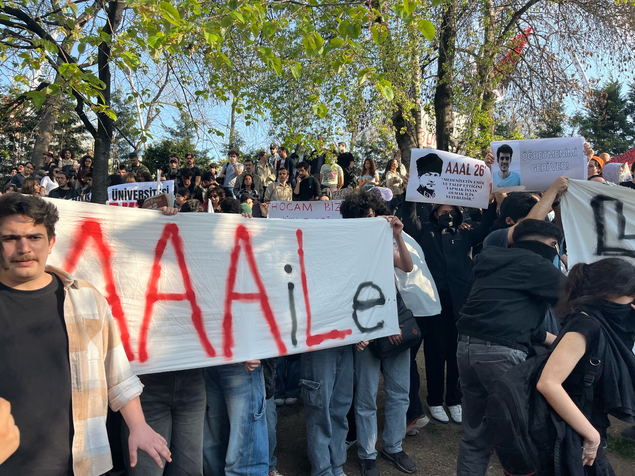 Ankara&#8217;da liseliler Kuğulu Park&#8217;ta eylemde: &#8220;Sınıflardan sokaklara&#8221;