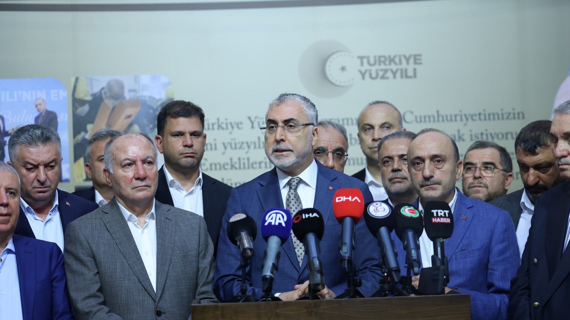İktidar medyasının “mutlu son”u: KÇP’de sefalet zammına imza atıldı, grevler iptal edildi