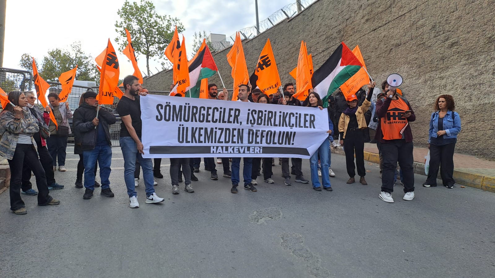Halkevciler ABD Başkonsolosluğu önünde: &#8220;Sömürgeciler, işbirlikçiler ülkemizden defolun!&#8221;