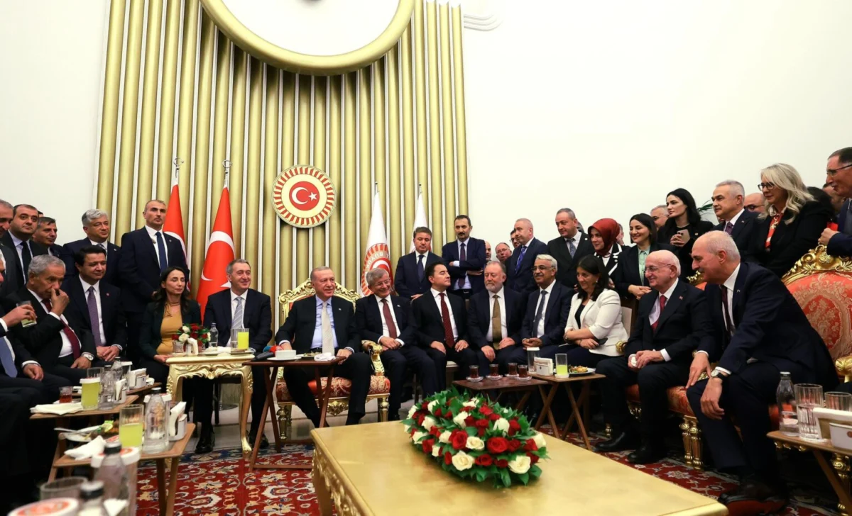 Erdoğan, Meclis açılışından memnun: &#8220;Siyasi partilerimizin genel başkanlarıyla çok samimi bir sohbet gerçekleştirdik&#8221;