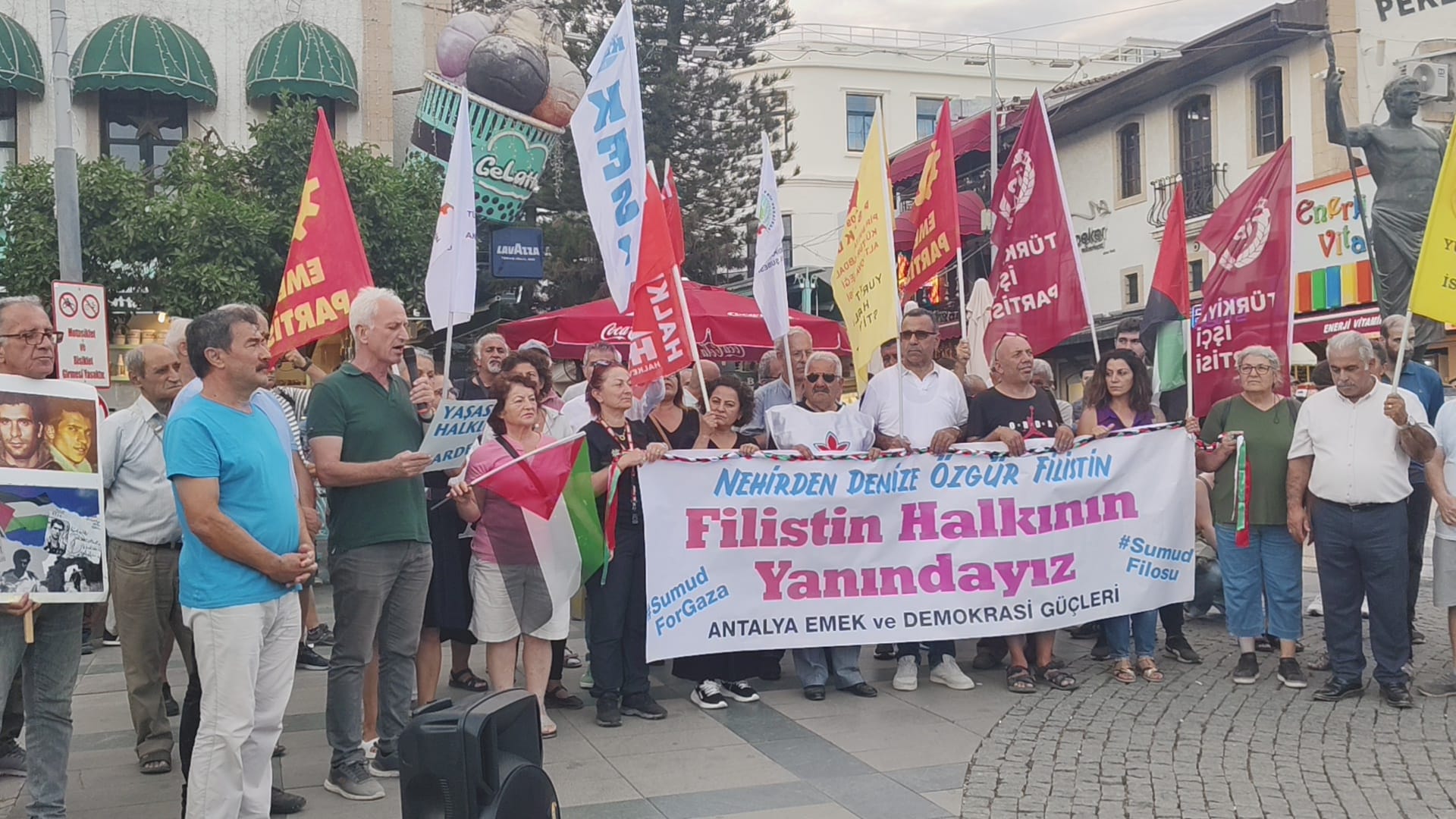 İsrail&#8217;in Sumud Filosu&#8217;na dönük saldırısına karşı Antalya&#8217;da eylem: &#8220;Bütün dünyadan yükselen dayanışma iradesini de hedef alan açık bir gözdağıdır&#8221;