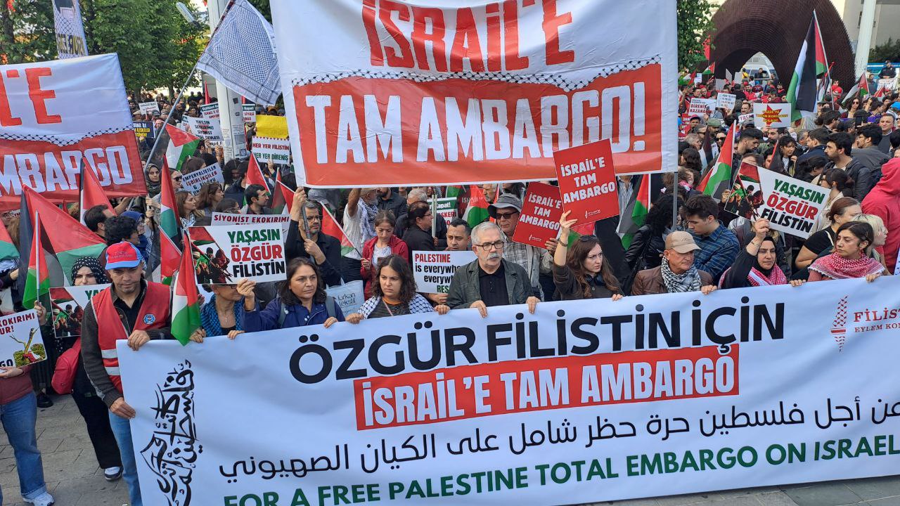 Aksa Tufanı’nın ikinci yılında AKM’den Dolmabahçe’ye yürüyüş: “Özgür Filistin için İsrail’e tam ambargo”