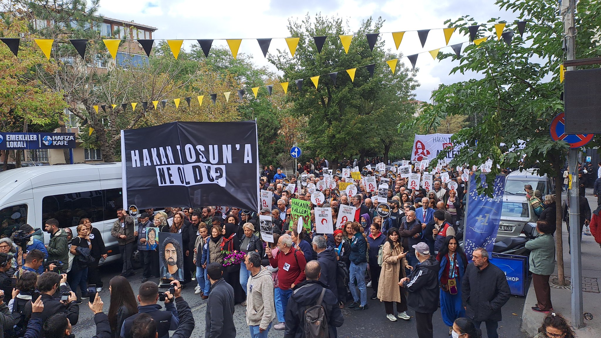 Gazeteci Hakan Tosun son yolculuğuna uğurlandı: Binler adalet için yürüdü