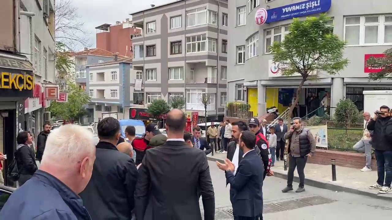 Şişli kayyumuna Okmeydanı’nda protesto: Ziyaretini yarıda kesmek zorunda kaldı