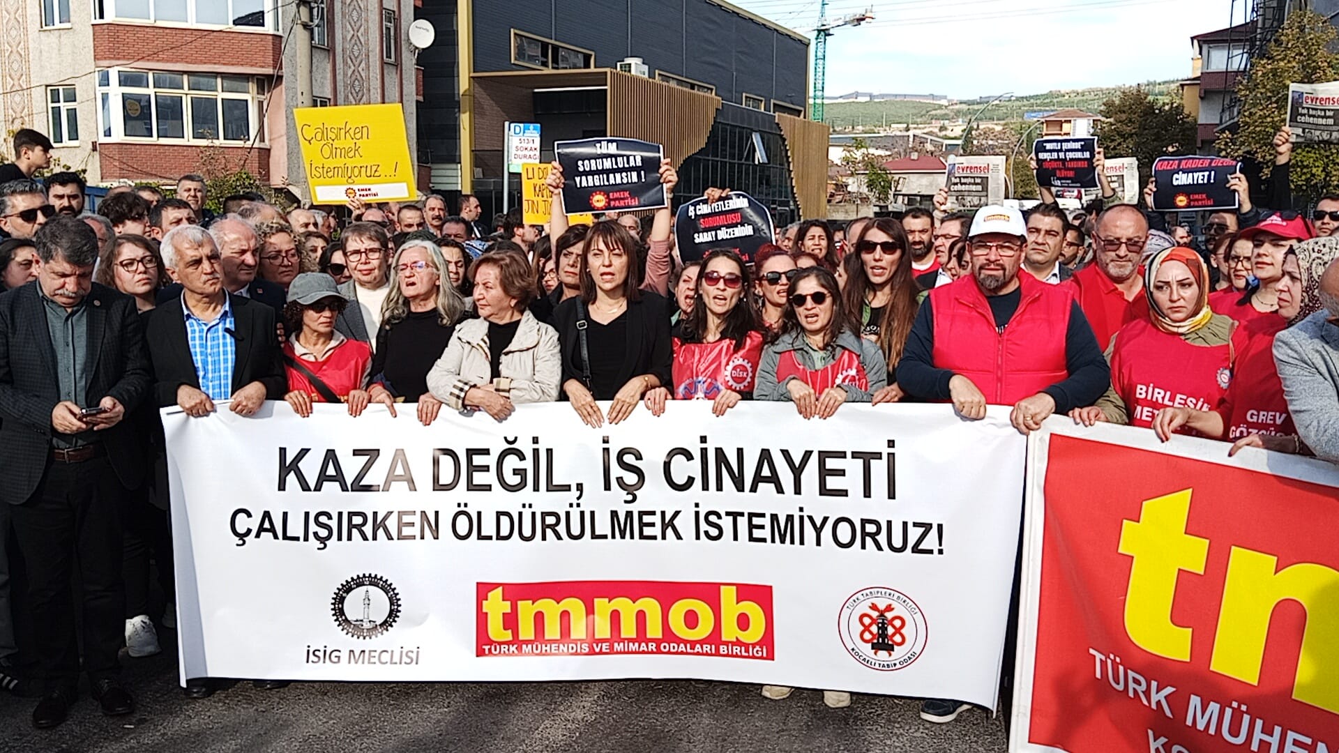 Dilovası’ndaki “cinayet mahallinden” seslendiler: “Kaza değil, planlanmış bir katliam”