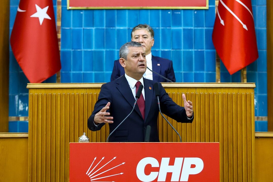 Sabah “FETÖ’cü” diyerek hedef gösterdi | Özgür Özel ve 5 CHP’li için fezleke düzenlenmesi talebi