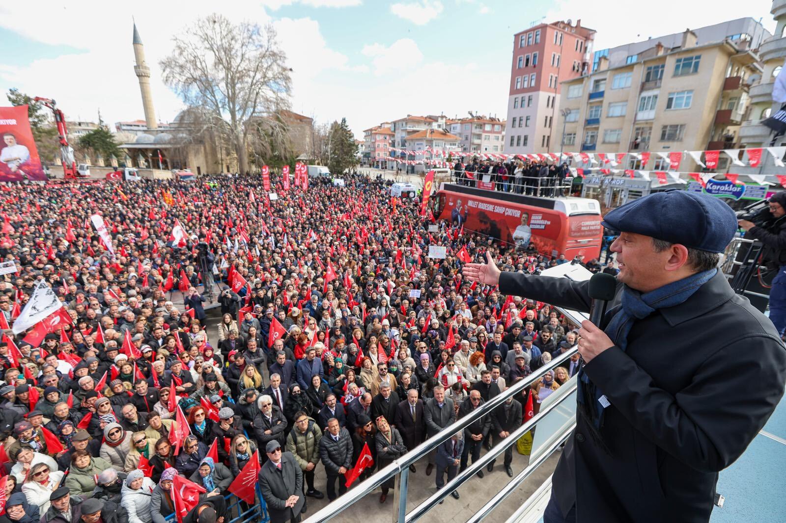 Ringin yorgunu CHP: Yumruk yiyen de atan da aynı!