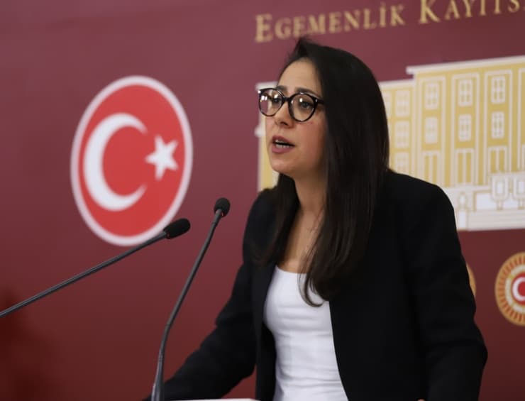 Sera Kadıgil’den İçişleri Bakanı Çiftçi’ye İlayda Zorlu soruları: “‘İntihar’ dışındaki ihtimallere dair inceleme yapıldı mı?”