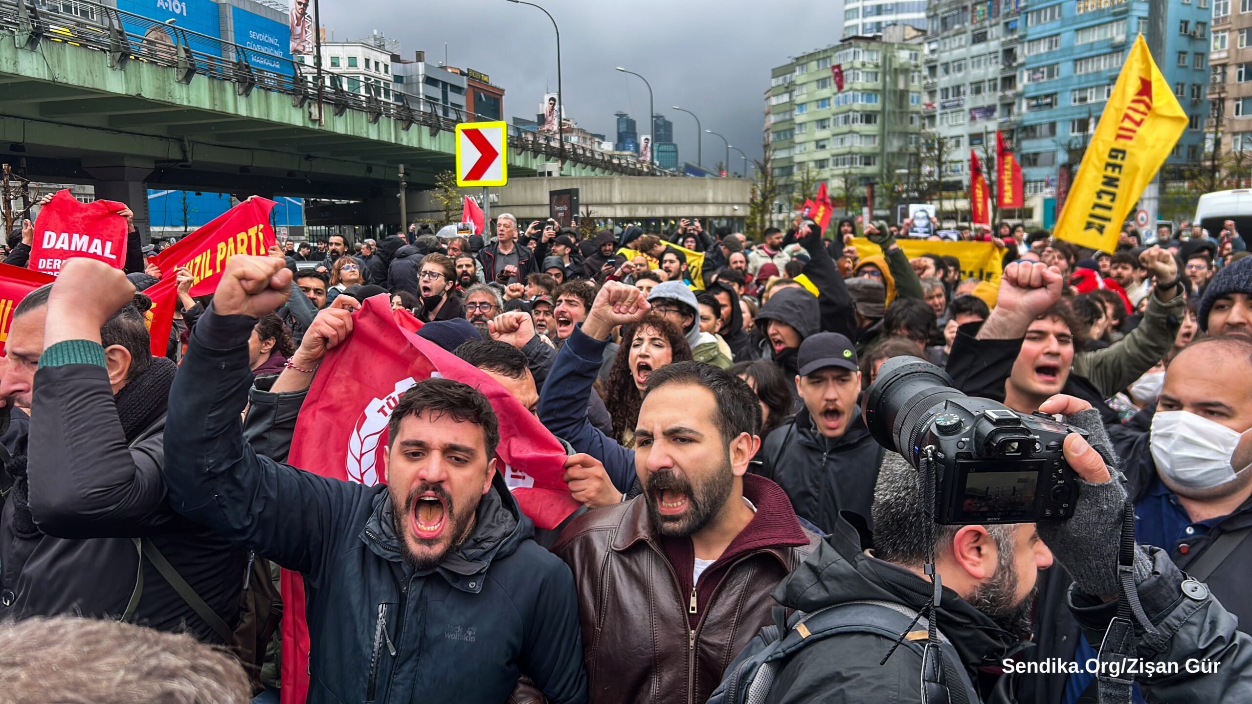FOTO GALERİ | Taksim 1 Mayıs’ında yasak tanınmadı, binlerin direnişi ablukayı yardı
