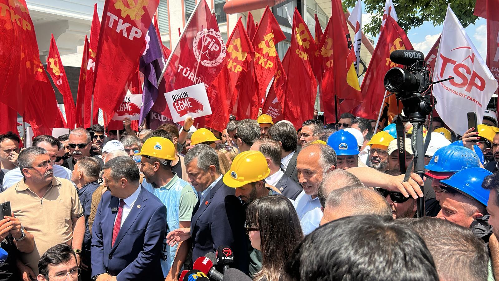 Doruk Madencilik işçileri Yıldızlar SSS Holding önünde