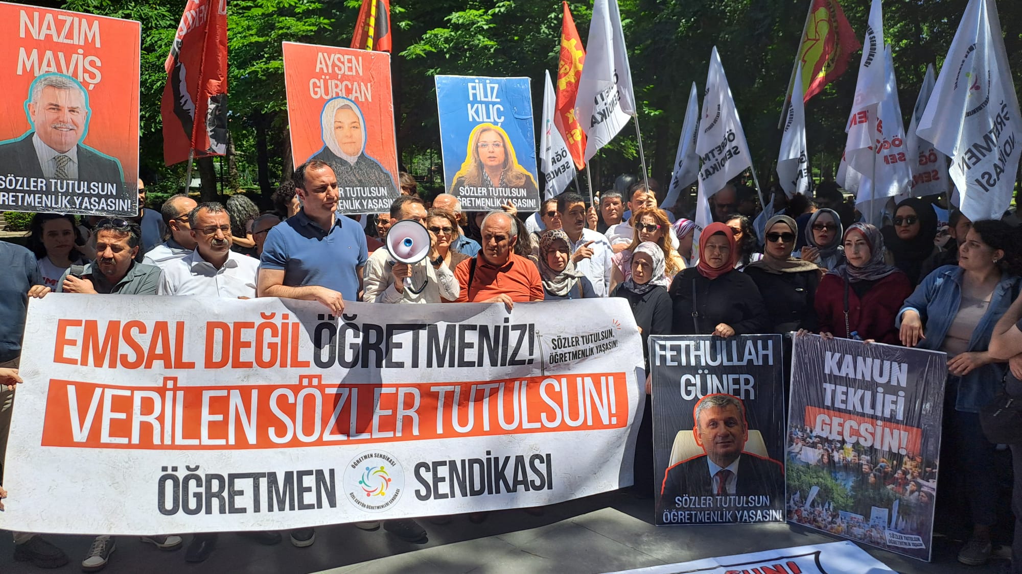 Ankara’da öğretmenlere polis saldırısı: Öğretmen Sendikası Genel Başkanı Edebali’nin de olduğu çok sayıda gözaltı