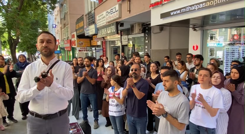 Açlık grevinin ikinci günü: Öğretmenler Milli Eğitim Komisyonu’nun toplanması talebiyle Meclis’te