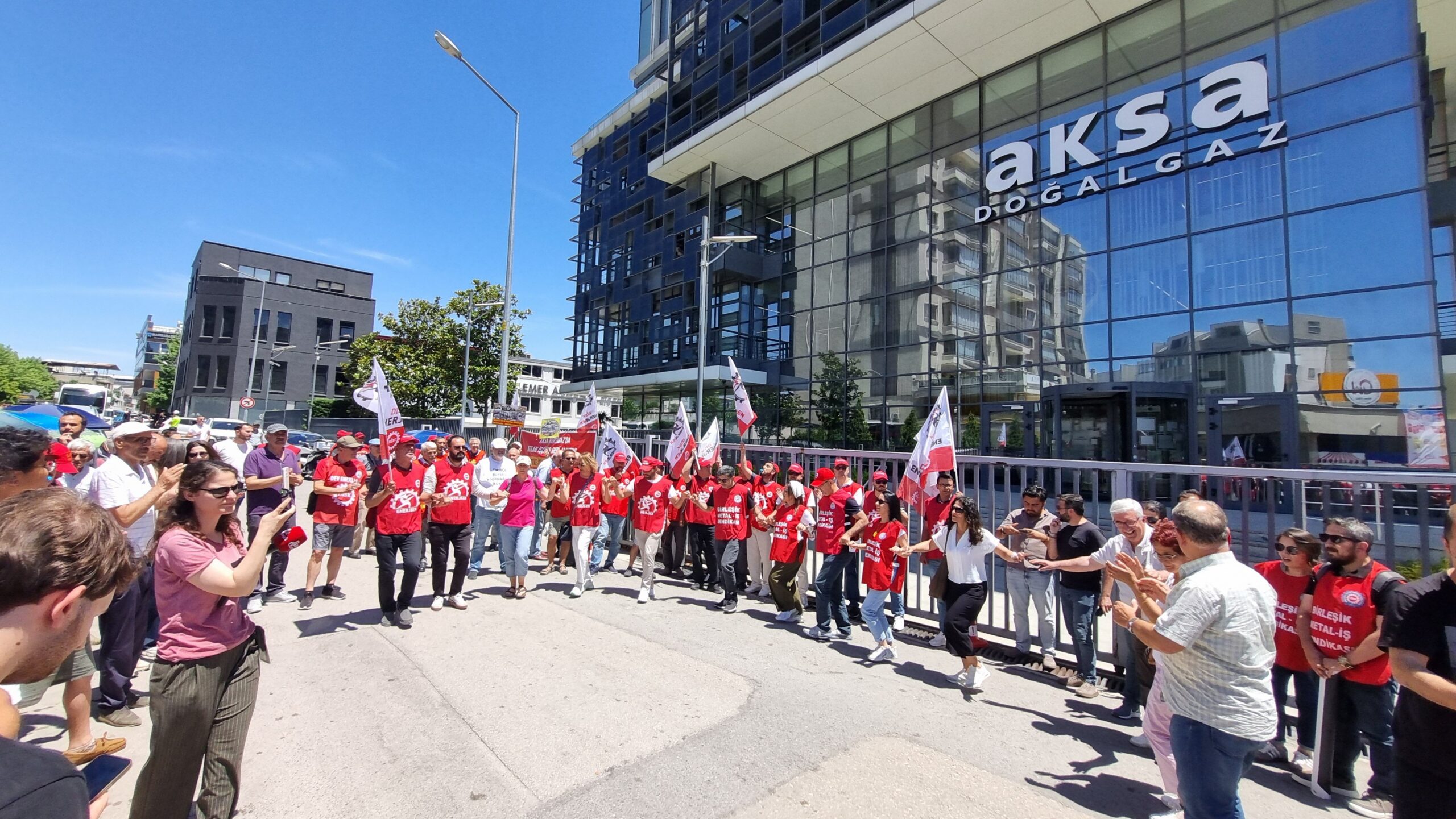 Bursagaz direnişi 8. gününde: “Bu mücadelenin sonunda gerçek bir toplu iş sözleşmesini hayata geçireceğiz”