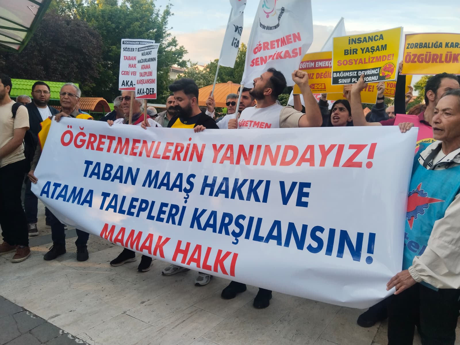 Mamaklılar direnen öğretmenler için yürüdü: "Sözler tutulsun, talepler karşılansın"