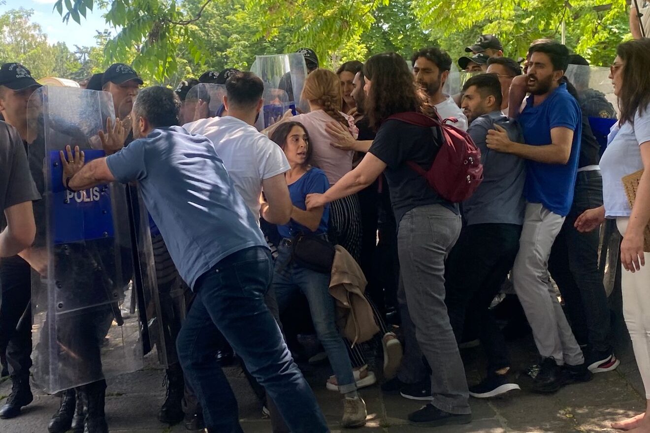 Öğretmene her şey yasak – Deniz Bakır (Yeni Yaşam)