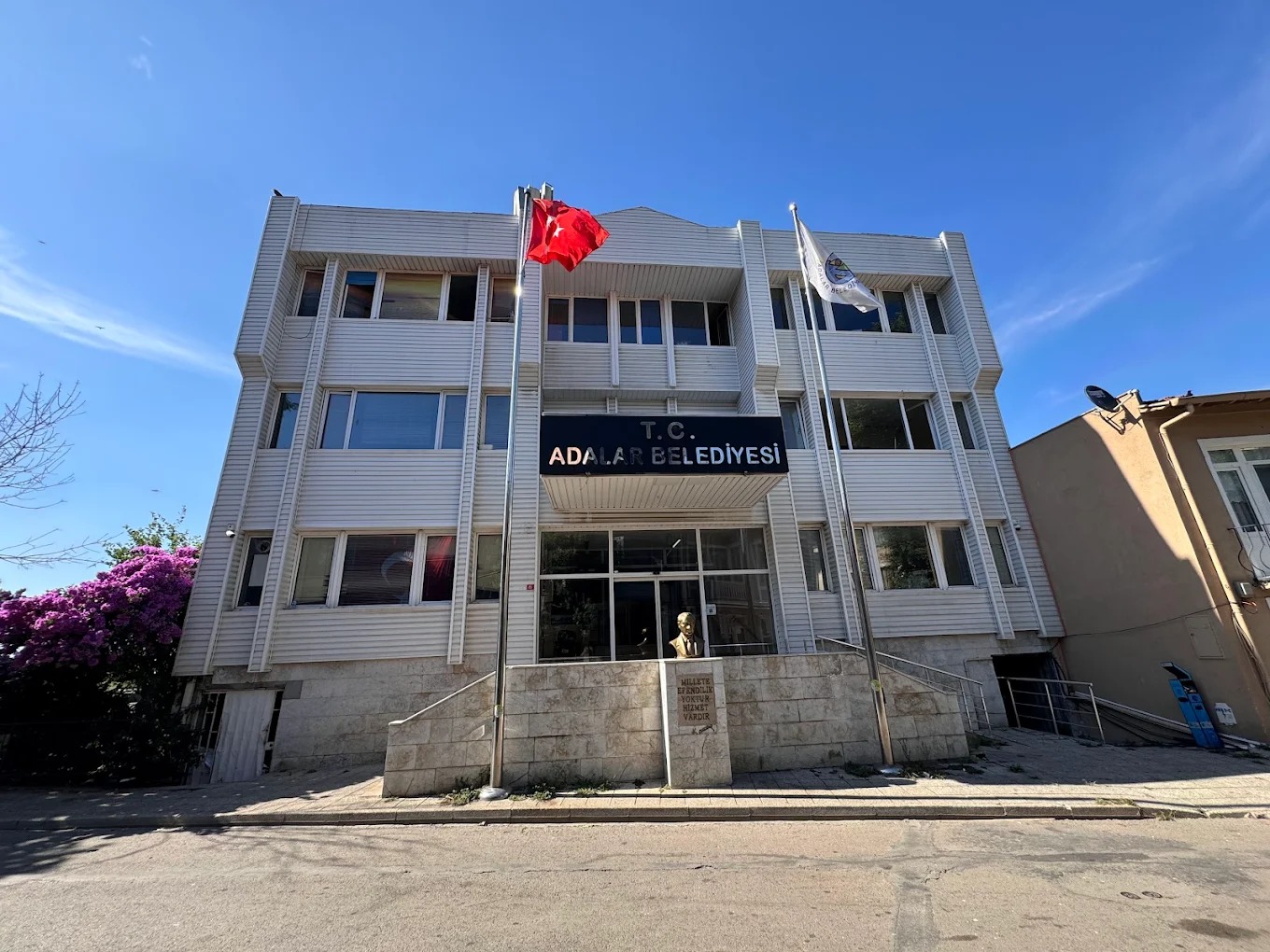 CHP'li Adalar Belediyesi'ne operasyon: Belediye Başkanı Akpolat'ın da aralarında bulunduğu 35 kişi tutuklandı