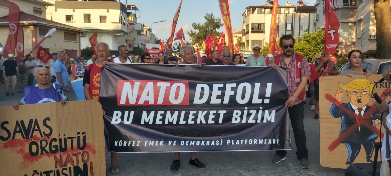 Körfez halkı NATO'ya karşı meydanda: "NATO defol, bu ülke bizim!"