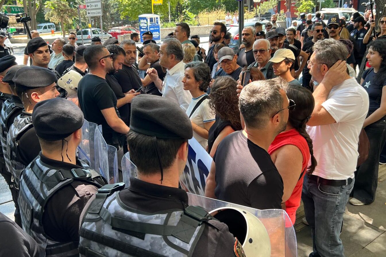 Yoğun polis ablukasına rağmen NATO'ya karşı Kurtuluş Parkı'na yürüdüler: Onlar işgalci, biz bu memleketin sahibiyiz!