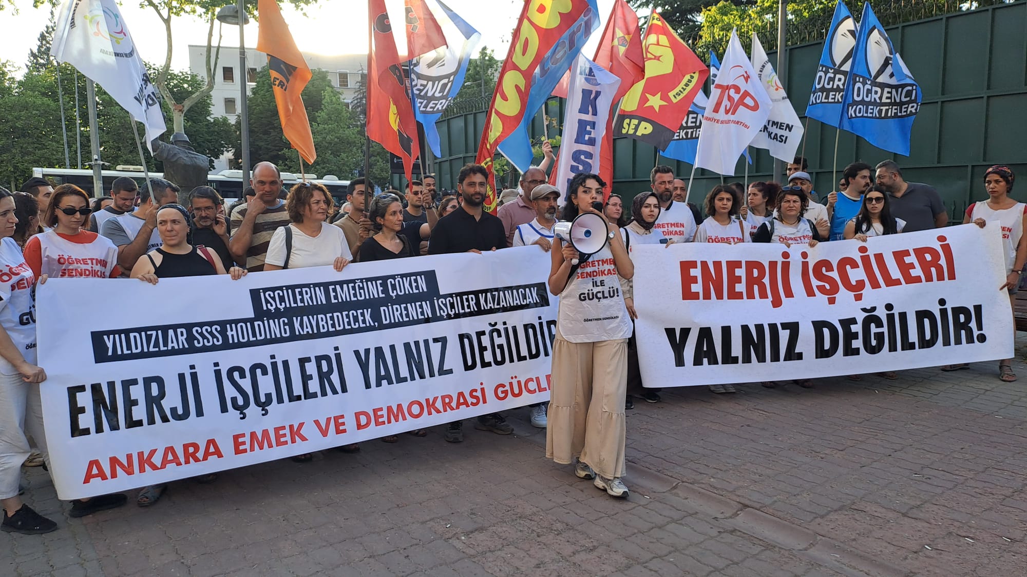 Enerji işçilerine Ankara'dan destek: "Sömürüde Yıldız, Sabahattin hırsız"