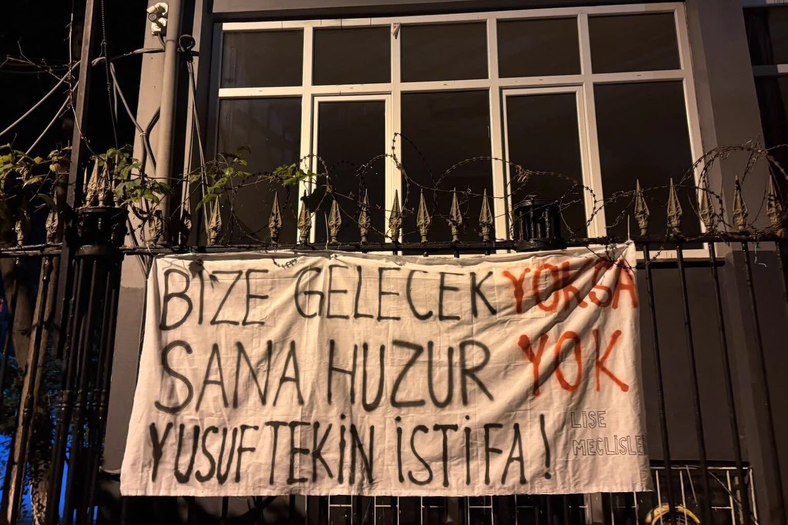 Yusuf Tekin'i protesto eden TİP üyesi Nevin Tekin ve Nehir Dizdar tutuklandı  | Sendika.Org